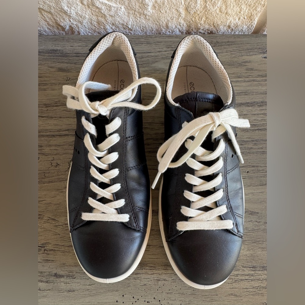 Ecco Black Retro Sneakers Women’s (38) - Picture 2 of 8